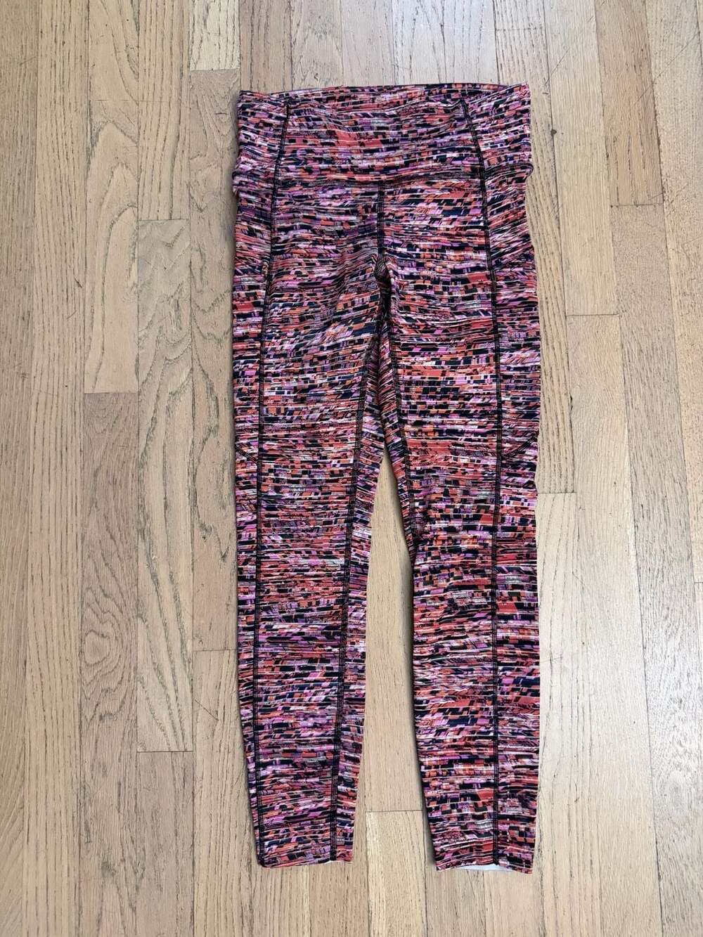 Lululemon Fast and Free Tight II 25" *Nulux
Flash Pleat Orange Multi